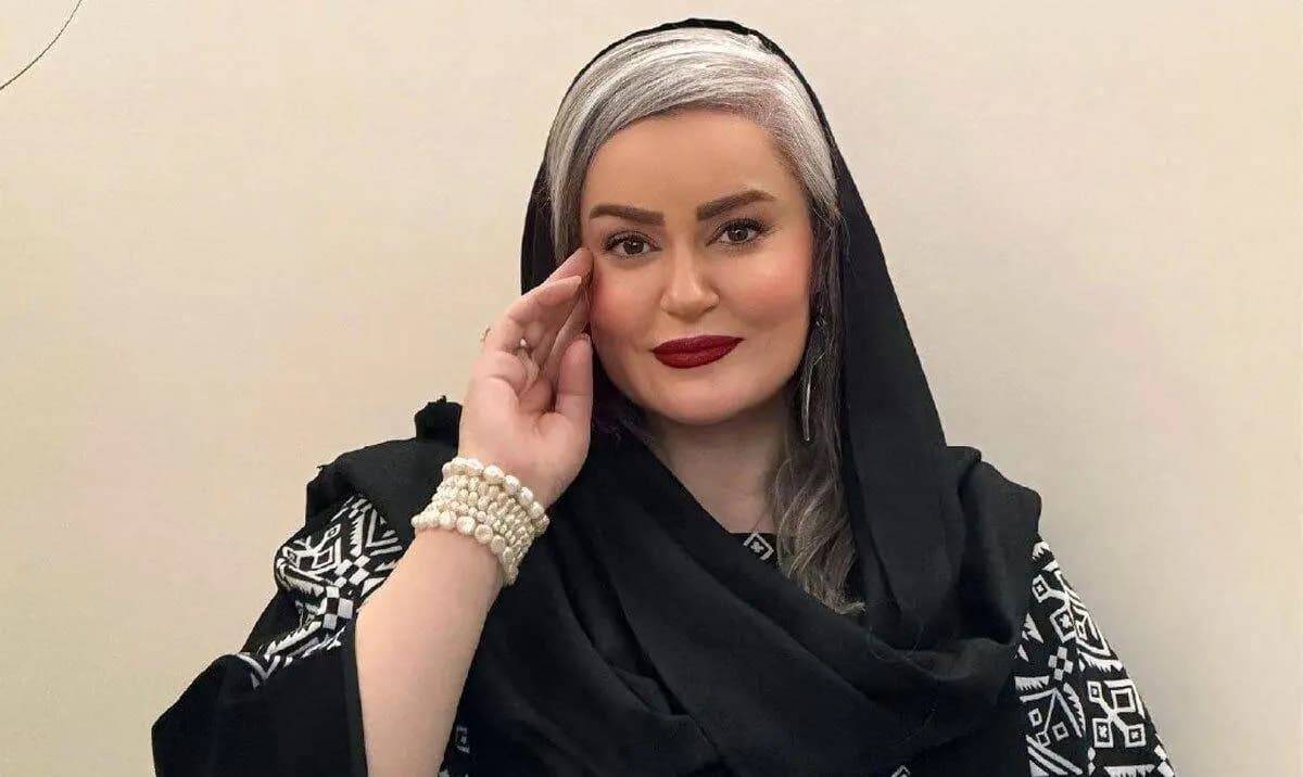 شمع روشن کردن نعیمه نظام‌دوست در خیابان+ عکس