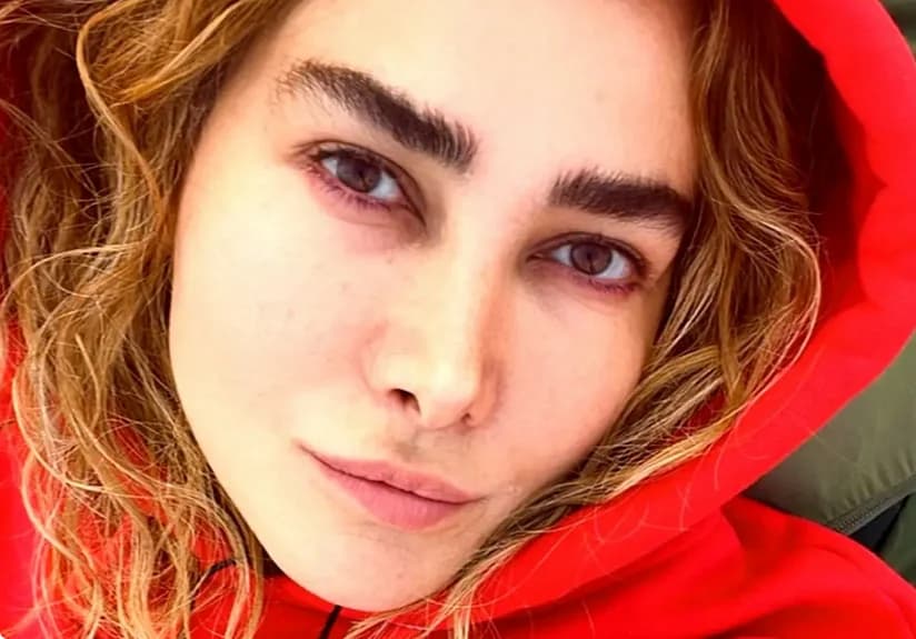 سفر زمان؛ چهرۀ «آنا نعمتی» در کنار «شهاب حسینی» در «برف روی شیروانی داغ»؛ سال 89