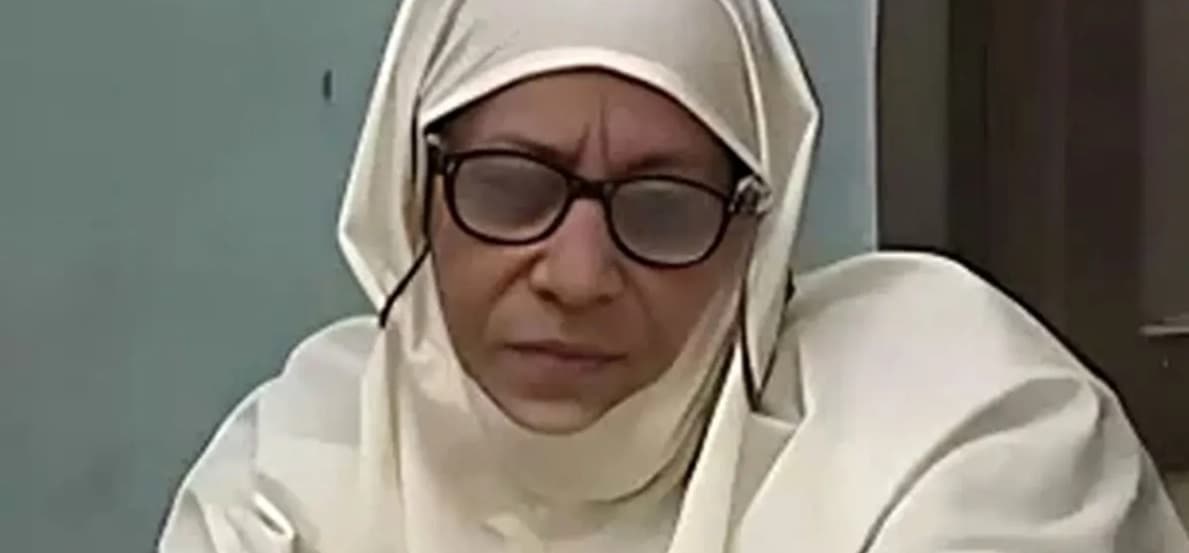 عکس حیرت آور از تغییر چهره و میکاپ شهربانو موسوی بی بی سریال متهم گریخت / از موهای فرفری بلند طلایی تا تیپ ساده