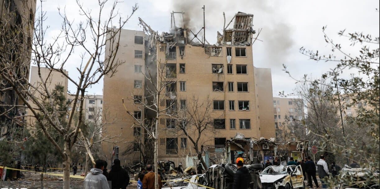 تشکیل پرونده قضایی برای افرادی که از محل اصابت موشک عکس می‌گیرند