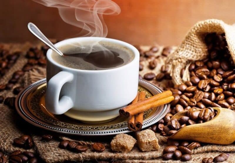 این نوشیدنی محبوب مانع سکته قلبی و سکته مغزی شما می‌شود