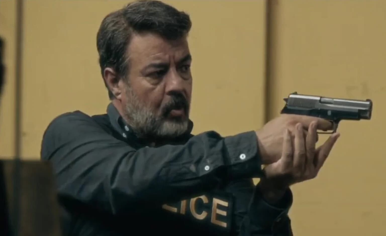 معرفی سریال بیست و یک + داستان و بازیگران