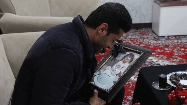 دست دختر ۳ ساله‌ام در دستم بود که به او شلیک کردند