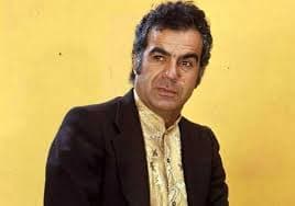 ناصر ملک مطیعی و ایرج قادری در پشت صحنه فیلم «نقره داغ»، سال ۱۳۵۰