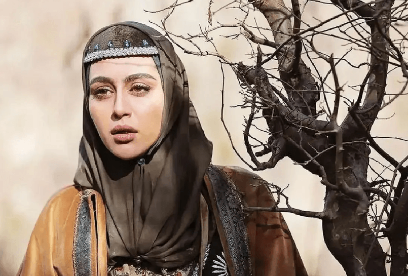 عکس| سفر در زمان؛ «میترا رفیع» در 29 سالگی و در کنار مادرش؛ سال 1402