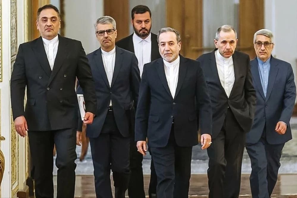 هواپیمای تیم ایرانی مذاکره کننده وارد خاک ایران شد