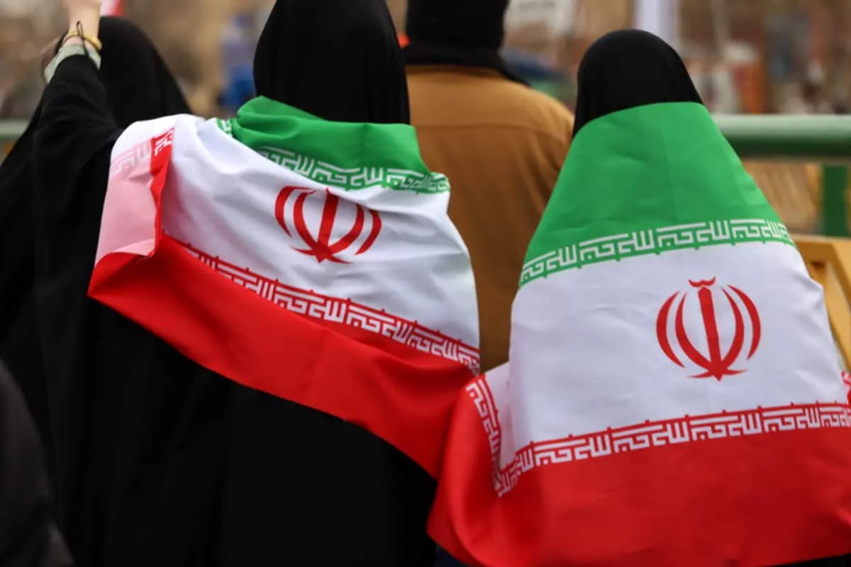 متفاوت ترین استایل یک زن در راهپیمایی تهران + عکس ها