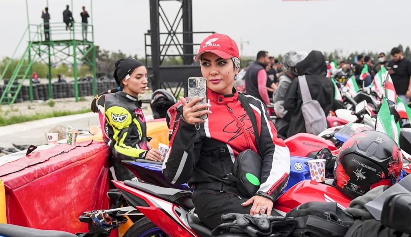 رژه زنان موتورسوار در میدان آزادی + عکس
