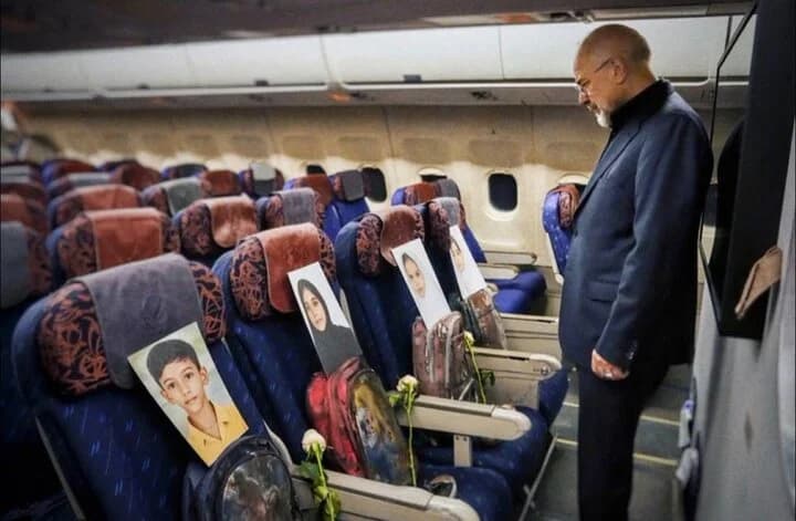 همراهان قالیباف در سفر به پاکستان؛ تصاویری از شهدای میناب