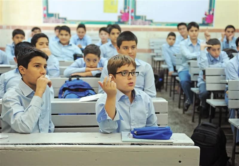 عضو کمیسیون آموزش مجلس: مدارس مهر ماه باز نمی‌شود؟