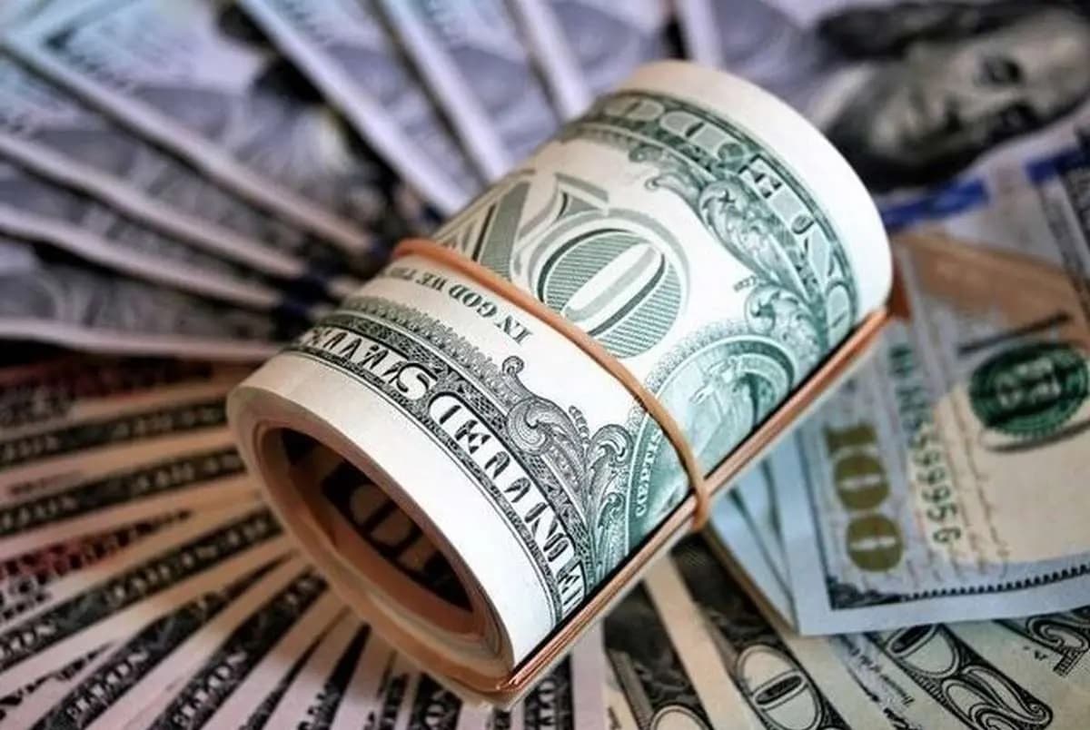 فروش دلار با کارت ملی آغاز/هر نفر چقدر ارز می‌تواند بخرد؟/ اعلام قیمت جدید