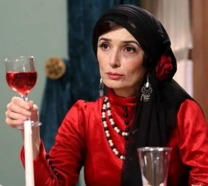 عکس دردرناک از تغییر چهره آتنه فقیه نصیری، بازیگر شمعدونی قبل و بعد از بیماری