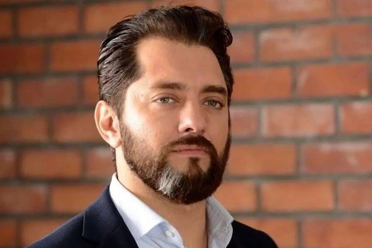 عکس دیده نشده از بهرام رادان در آغوش پدرش