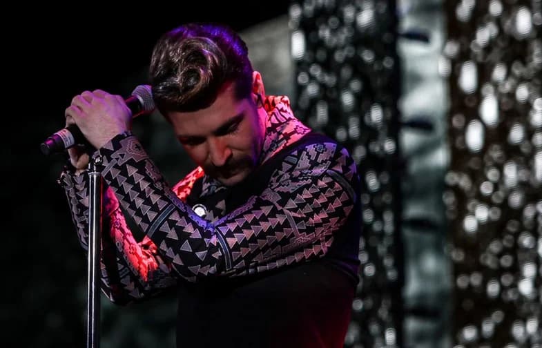 عکس سفر در زمان| حمید هیراد در کنسرتش تار و دف نواخت؛ سال 1397