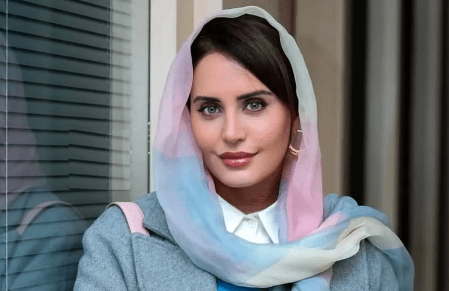 تصاویر| سفر در زمان؛ «الناز شاکردوست» در رستوران یخی قطب شمال؛ سال 96