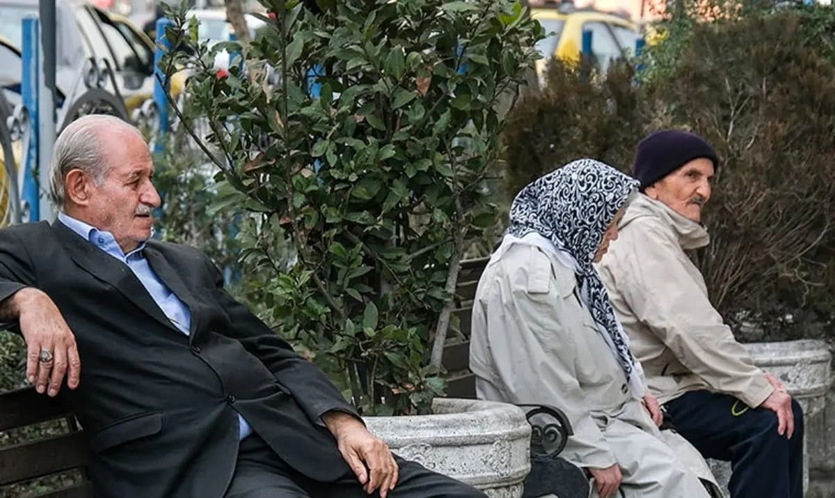 بازنشستگان تامین اجتماعی بخوانند / زمان واریز عیدی بازنشستگان تغییر کرد