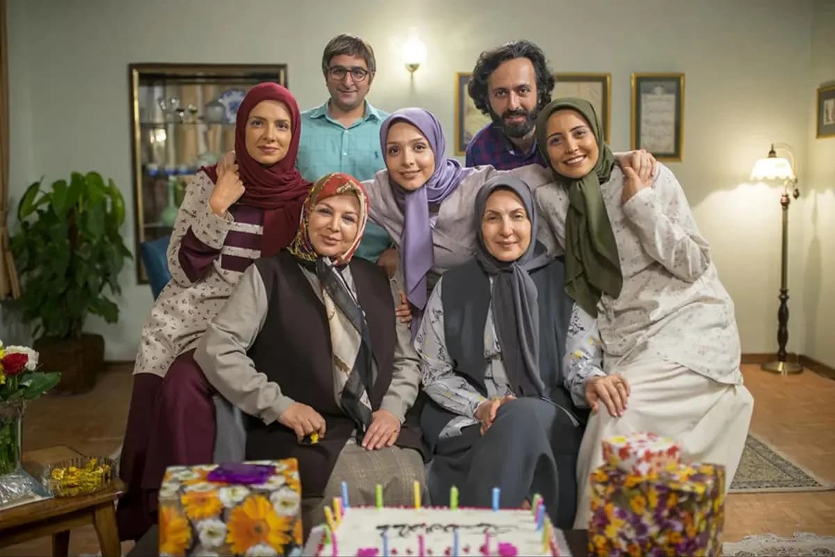 سفر در زمان | بازیگر سریال لحظه گرگ و میش با همسرش در خیابان های ترکیه؛ سال 97