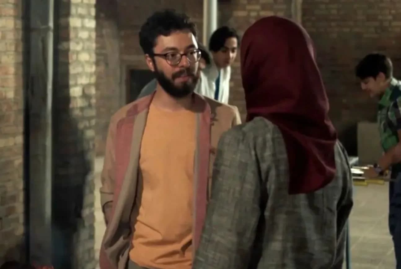 عکس| سفر در زمان؛ «محمد» سریال لحظه گرگ و میش در یک هتل در کاشان؛ سال 97