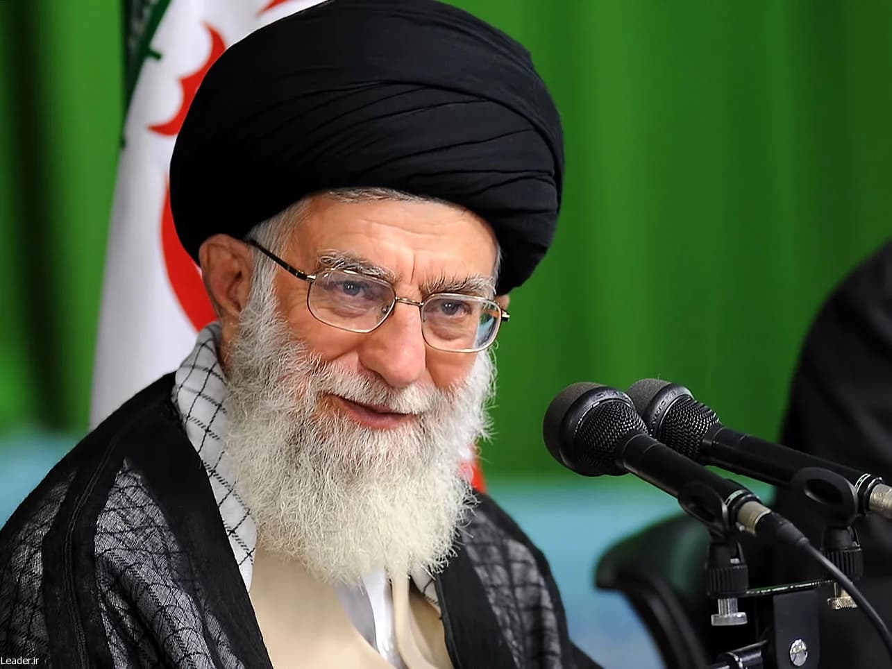دختران رهبر انقلاب بشری و هدی، با چه خانواده‌هایی وصلت کردند؟/ کدام دختر همراه پدر به شهادت رسید؟