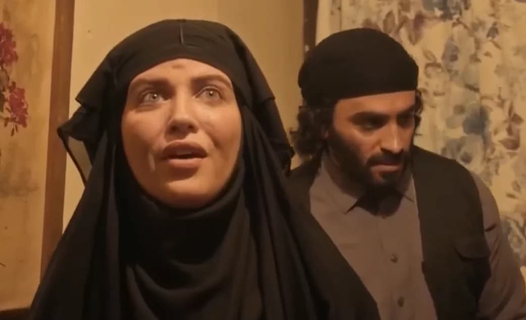 سفر در زمان | «ام جمیله» سریال بیگانگان در کودکی و در آغوش مادرش