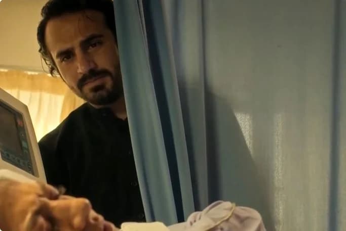 عکس| سفر در زمان؛ «محمدرضا» سریال بیگانگان با گریم متفاوت در یک سریال دیگر