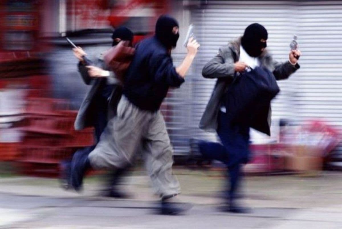 خرید آب معدنی سارقان را لو داد!