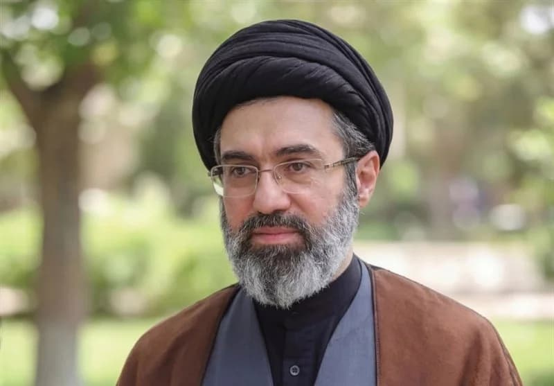 حضرت آیتالله سید مجتبی خامنهای: عهد میبندیم که انتقام خون امام شهید را از قاتلین جنایتکار و بیآبرو بگیریم