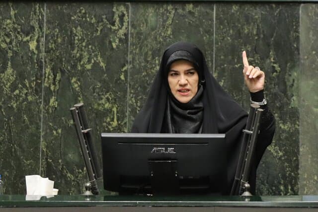 عضو فراکسیون زنان: حق عائلهمندی زنان به رسمیت شناختن نقش برابرشان در نظام پرداخت است