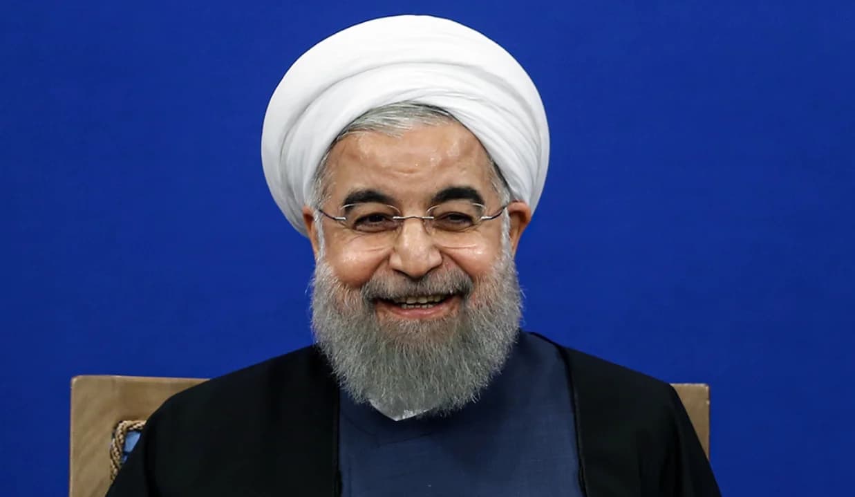 آلبوم تولد حسن روحانی با کیک شکلاتی