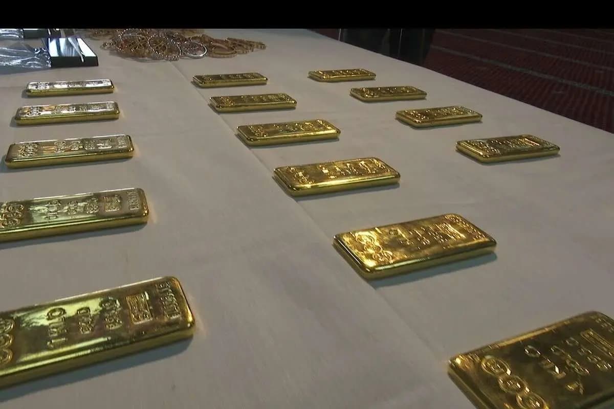 قیمت انس جهانی طلا امروز یکشنبه ۲۶ بهمن