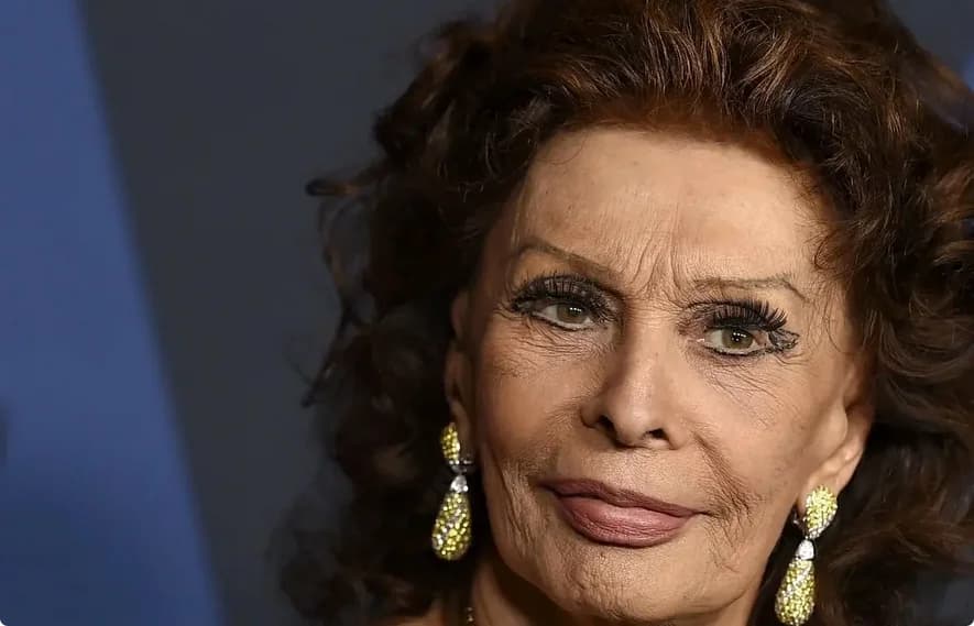 سفر در زمان؛ «سوفیا لورن» در پشت صحنه فیلم «شروع شد» در ناپل؛ سال 1337