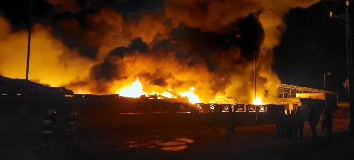 آتشسوزی در شهرک صنعتی آبادان خاموش شد