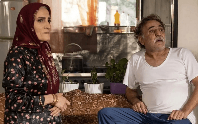 عکس| سفر در زمان؛ «جمیله و کارگردان سریال پایتخت» در حاشیه یک مراسم؛ فروردین 1404