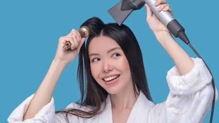 راز موهای سالم؛ این اشتباهات موقع شستن مو، سلامت موهایتان را از بین میبرد!