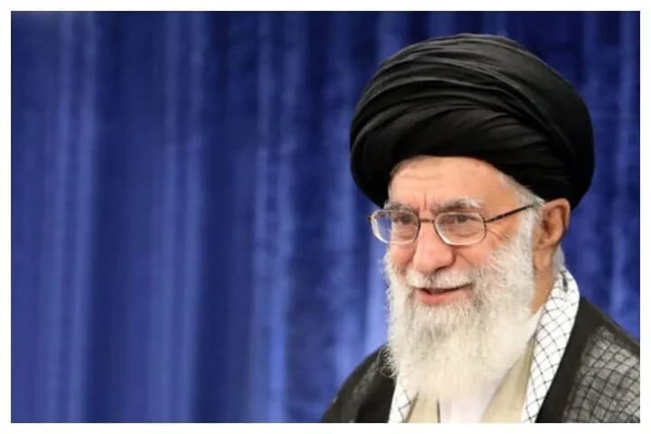 شعری عجیب از رهبر شهید انقلاب