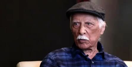 عکس ها / نگاهی به چیدمان خانه زنده یاد بهرام بیضایی با کتابخانه ای بزرگ، تابلو دیواری، پرده های کلاسیک و...