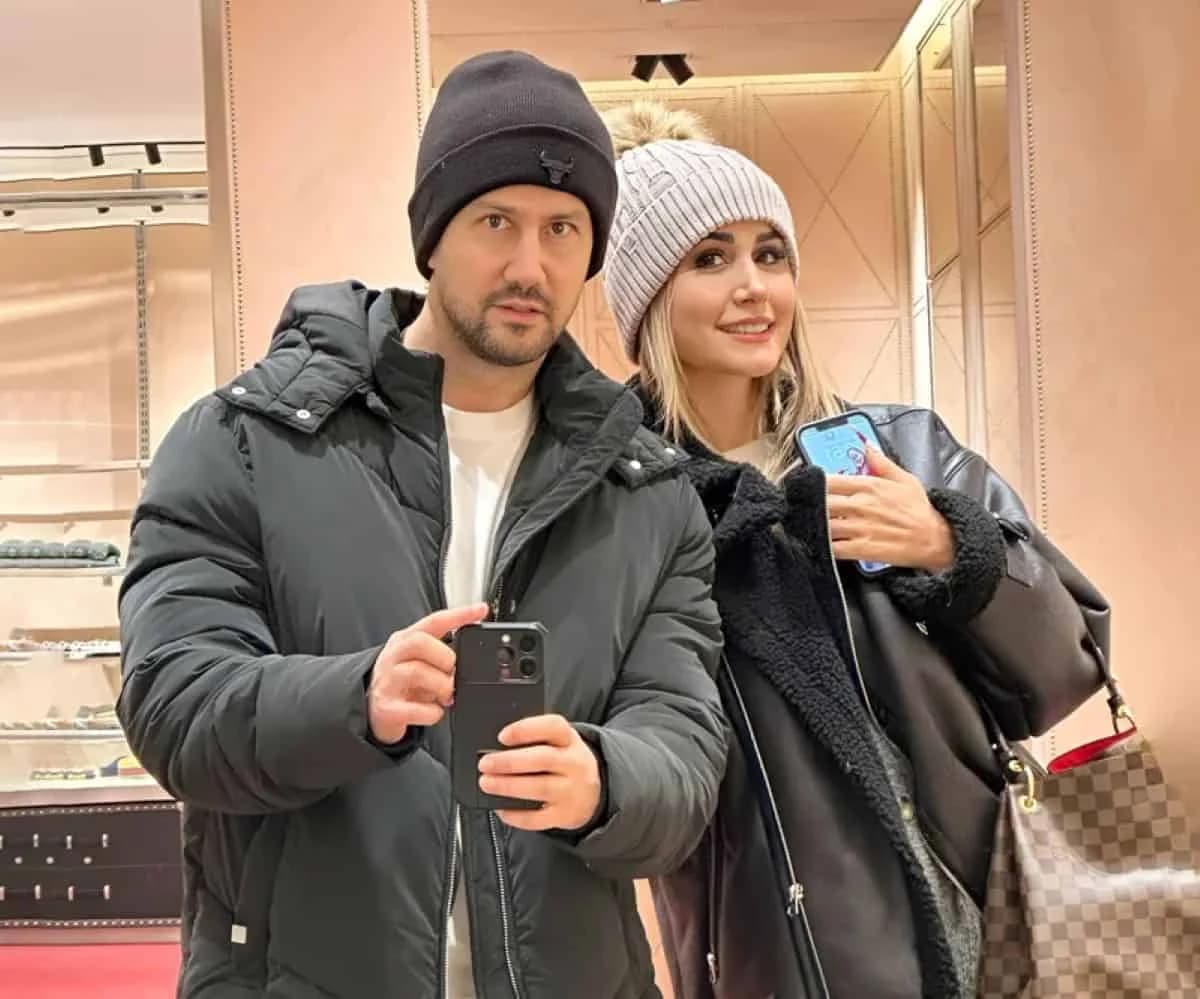 بیوگرافی شاهرخ استخری؛ از اوج شهرت در تلویزیون تا امپراتوری طلا و شعبه های طلا فروشیش!