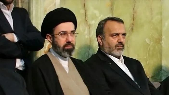 سفر در زمان | آیت الله سیدمجتبی خامنهای به همراه دختر خردسالش در راهپیمایی
