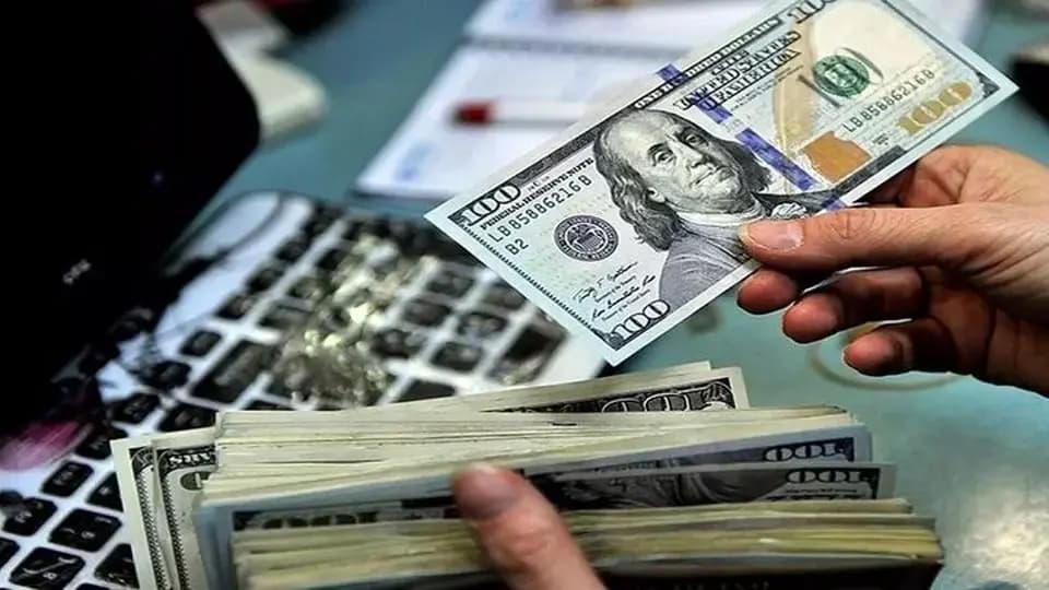 پیشبینی قیمت دلار چهارشنبه ۶ اسفند ۱۴۰۴