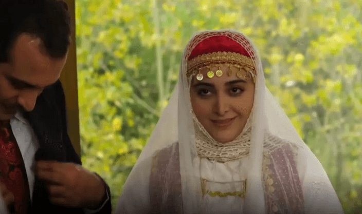 سفر در زمان| فاطمه حاجوی در اتاق گریم سریال سوجان؛ سال 1402