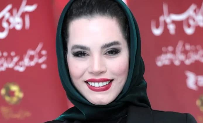 سفر در زمان؛ ملیکا شریفینیا در آغوش آزیتا حاجیان