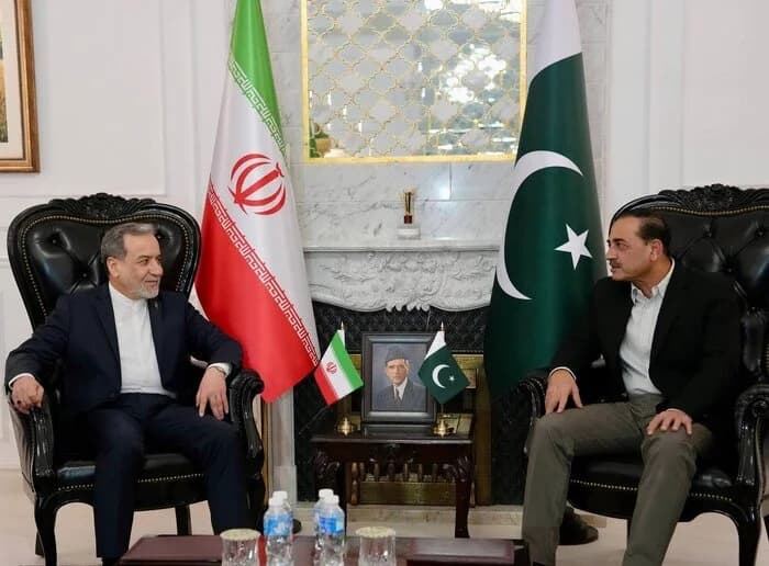 عراقچی از مسقط به اسلام آباد باز میگردد