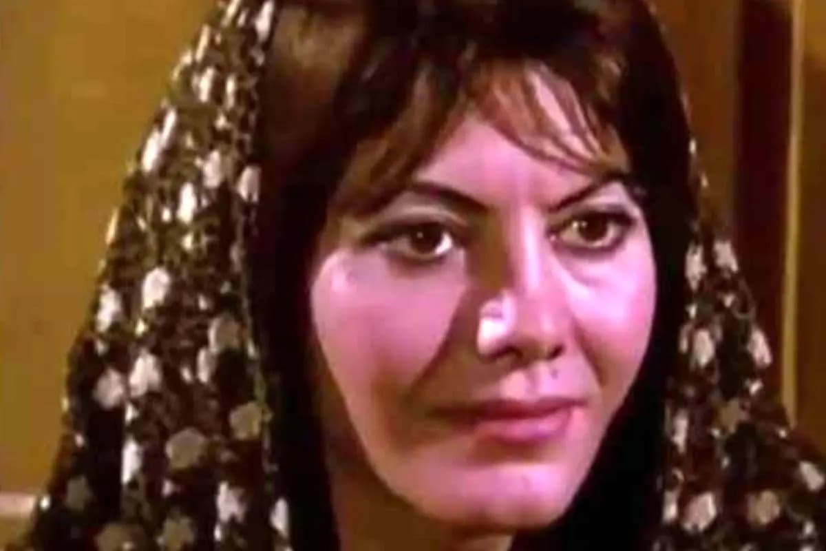 «فخری خوروش» در 44 سالگی و در سیزدهمین فیلمش؛ 52 سال پیش